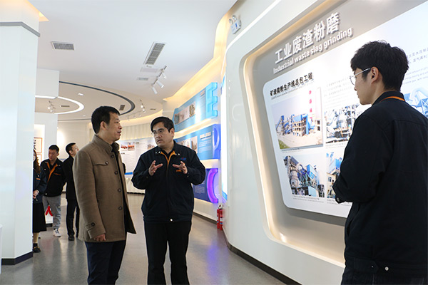 河南省商務(wù)廳領(lǐng)導(dǎo)蒞臨新鄉(xiāng)長城機(jī)械實地核查電子商務(wù)發(fā)展情況