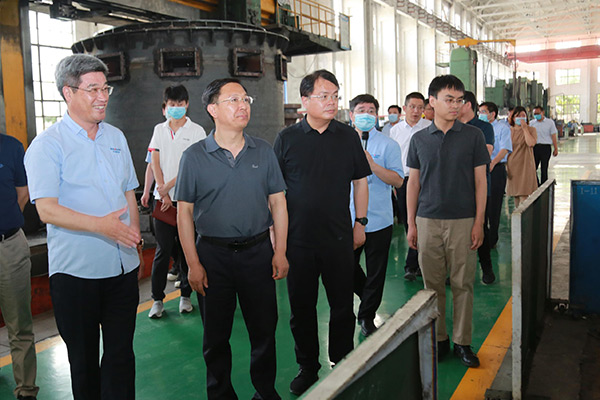 省農(nóng)業(yè)農(nóng)村廳副廳長(zhǎng)劉保倉到長(zhǎng)城機(jī)械調(diào)研 省農(nóng)業(yè)農(nóng)村廳副廳長(zhǎng)劉保倉到長(zhǎng)城機(jī)械調(diào)研