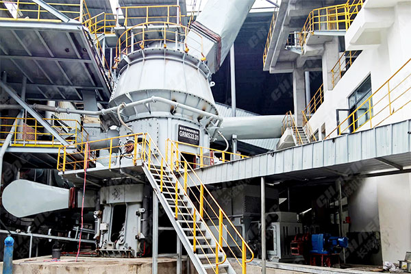 云南年產(chǎn)30萬噸礦粉線項目安裝調(diào)試現(xiàn)場 云南年產(chǎn)30萬噸礦粉線項目安裝調(diào)試現(xiàn)場