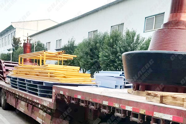 湖北年產(chǎn)60萬(wàn)噸鋼渣線搖臂、磨輥等發(fā)貨